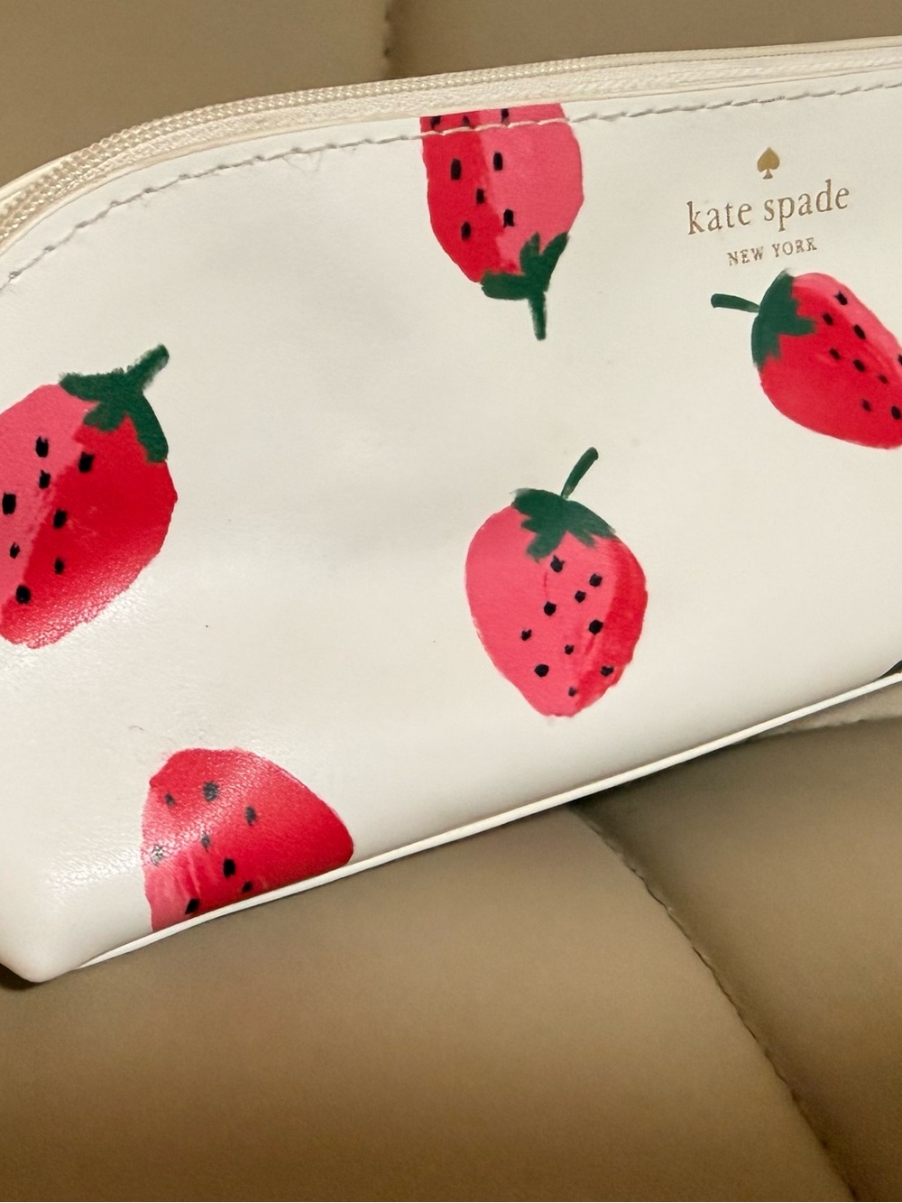 Kate Spade ♠️ White Strawberry-Print (Pencil Pouch)🍓
